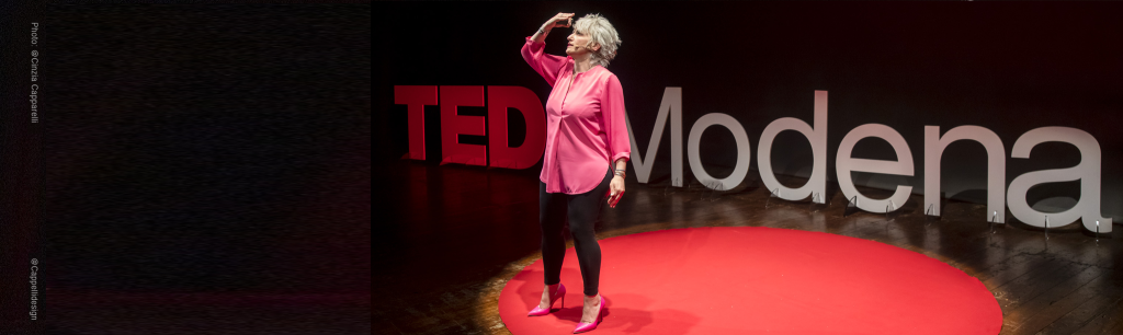 Lisa Galli sul palco del TEDx di Modena il 28 Maggio 2022 - @Cappellidesign Photo: @Cinzia Capparelli